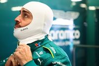 Alonso mira a 2026 y solicita ayuda de Newey para entender lo que pasa