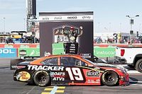 Truex odczarował Phoenix