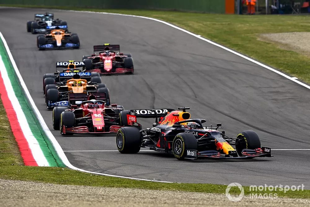 Max Verstappen, Red Bull Racing RB16B, Charles Leclerc, Ferrari SF21, Lando Norris, McLaren MCL35M, Sergio Perez, Red Bull Racing RB16B, Carlos Sainz Jr., Ferrari SF21, Daniel Ricciardo, McLaren MCL35M et Lance Stroll, Aston Martin AMR21