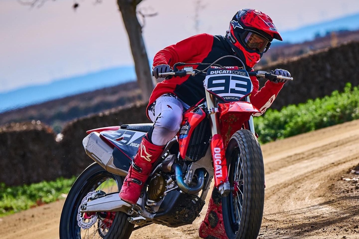 MotoGP | Marc Marquez è tornato in moto: eccolo sulla Ducati Desmo450 MX!