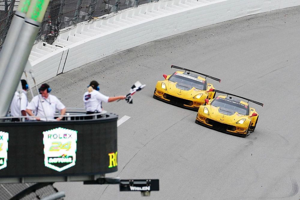 imsa-daytona-24-2016-4-corvette-racing-chevrolet-corvette-c7-r-oliver-gavin-tommy-milner-m (1)