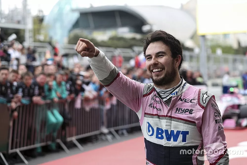 Le troisi&egrave;me, Sergio Perez, Force India f&ecirc;te son podium dans le Parc Ferm&eacute;