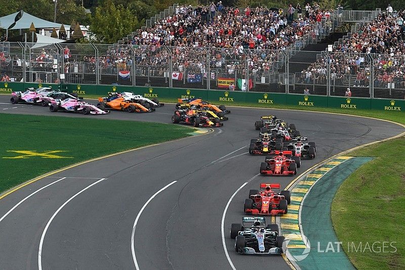Lewis Hamilton, Mercedes-AMG F1 W09 EQ Power+ leads at the start of the race