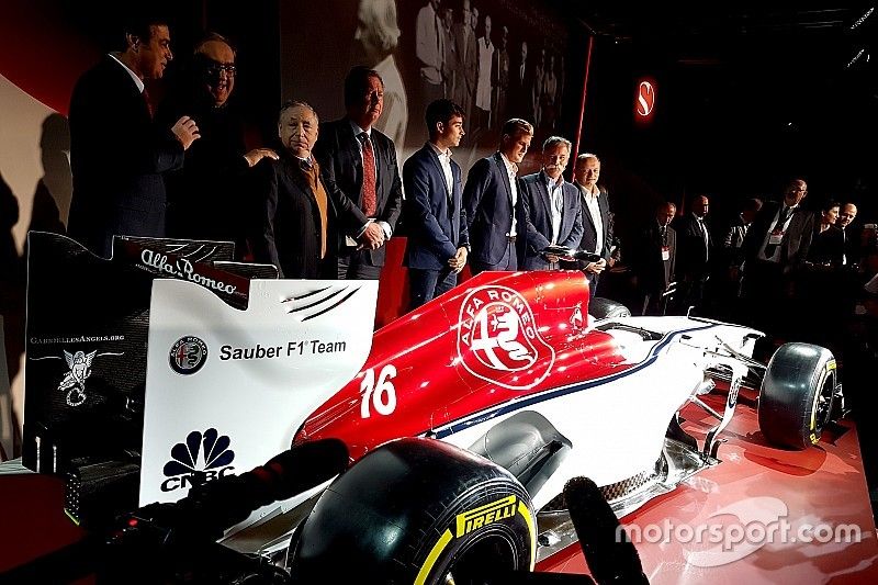 Marcus Ericsson and Charles Leclerc, Sauber, Jean Todt, President, FIA, Chase Carey, CEO and Chairman of the Formula One Group, Sergio Marchionne, CEO FIAT, Frederic Vasseur, Sauber Team Principal