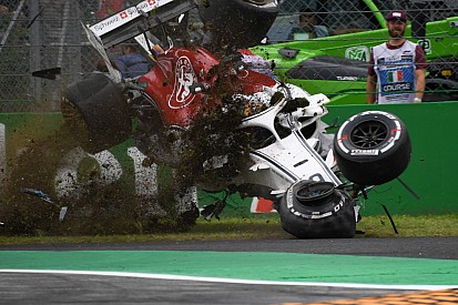 Sainz berharap F1 hilangkan DRS karena bahaya