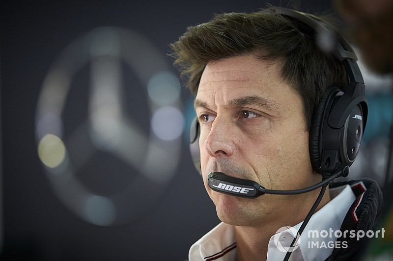 В Mercedes признали необходимость переосмыслить подход к командным приказам