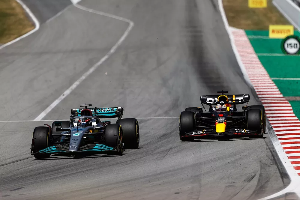 George Russell, Mercedes W13, Max Verstappen, Red Bull Racing RB18 