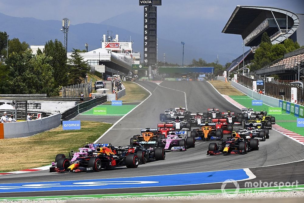 Max Verstappen, Red Bull Racing RB16, Lance Stroll, Racing Point RP20, Valtteri Bottas, Mercedes F1 W11 EQ Performance, Sergio Perez, Racing Point RP20, Alex Albon, Red Bull Racing RB16, the remainder of the field at the start