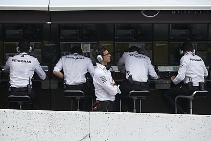 Brawn: F1, takımların sahip olduğu veri sayısını azaltmayı düşünmeli