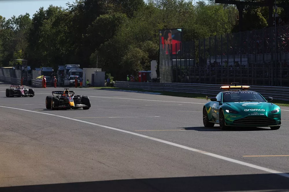 The Safety Car Max Verstappen, Red Bull Racing RB18, 1st position, over the line