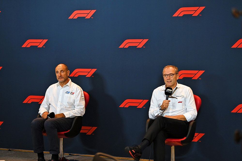 Bruno Michel, director general de la F2, y Stefano Domenicali, director general de la Fórmula 1, anuncian el lanzamiento de la academia de pilotos de la F1 para las jóvenes corredoras