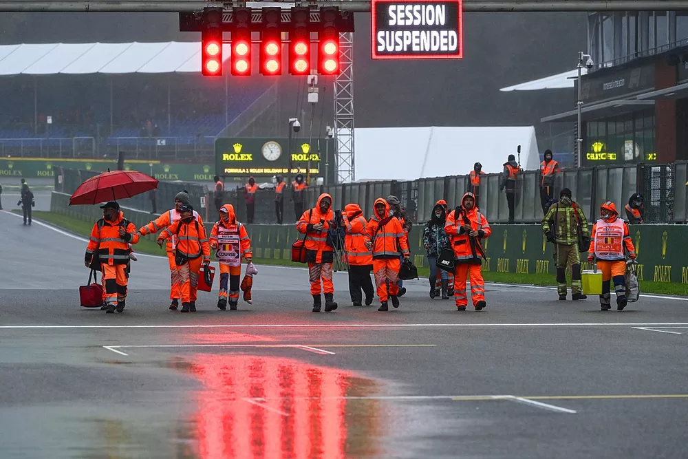 Les commissaires sur le circuit