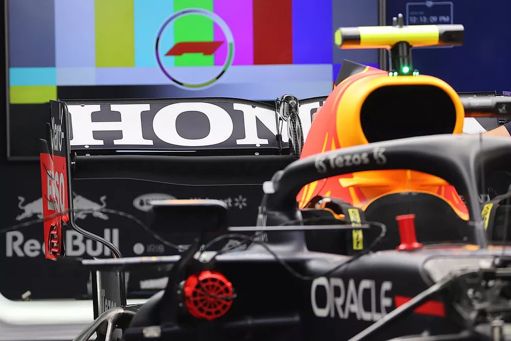 Red Bull Racing RB16B, dettaglio dell'ala posteriore