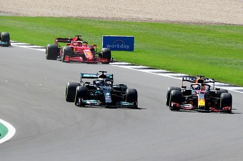 Hamilton explica su visi&oacute;n del choque con Verstappen en Silverstone 2021