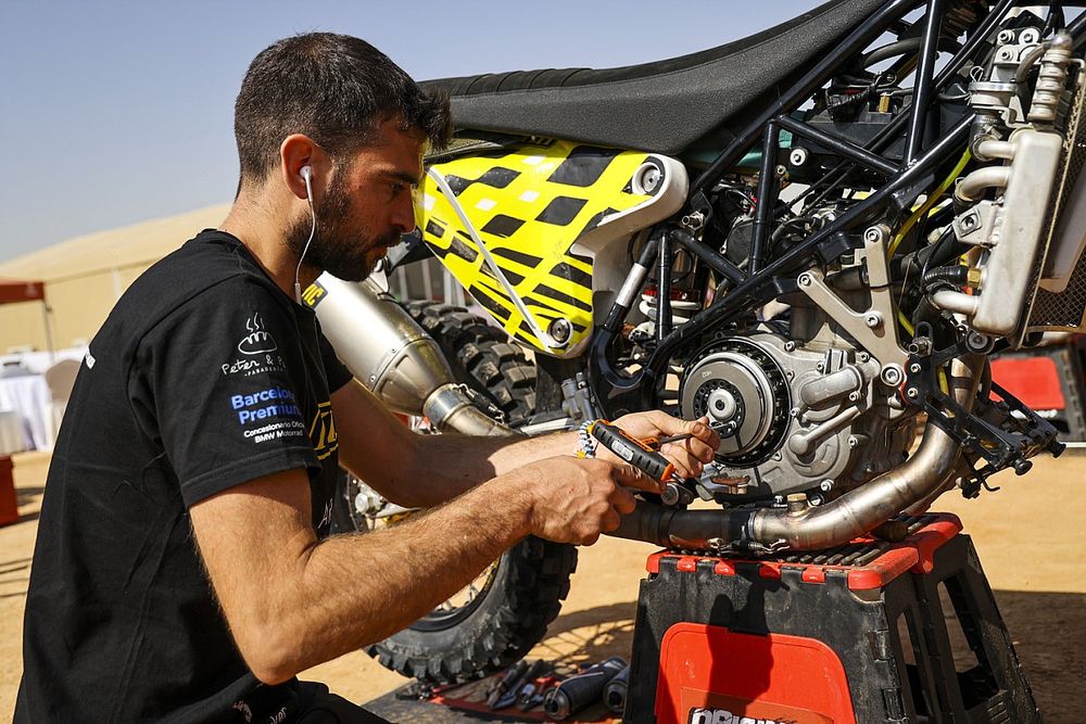 #135 Twintrail Racing Team KTM: Carles Falcon, área de servicio