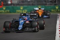 Ocon plantea que chocó por culpa de Bottas y Alonso