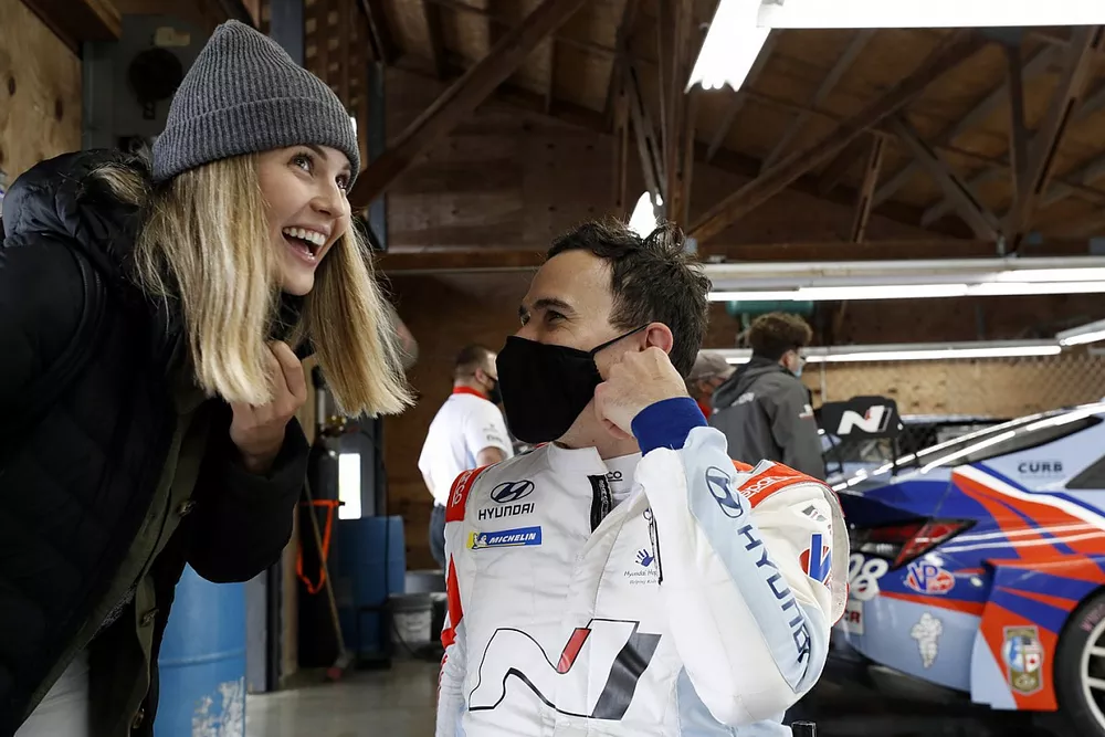 Robert Wickens with Karli Wickens, Bryan Herta Autosport, Hyundai Veloster N TCR 
