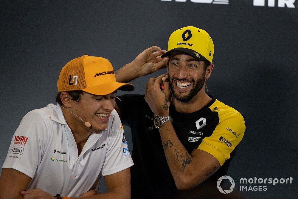 Lando Norris, McLaren y Daniel Ricciardo, del equipo Renault F1 en la rueda de prensa 