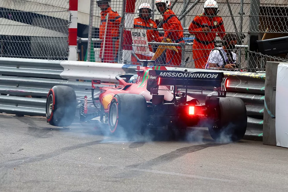 Charles Leclerc, Ferrari SF21, crashes out towards the end of Qualifying