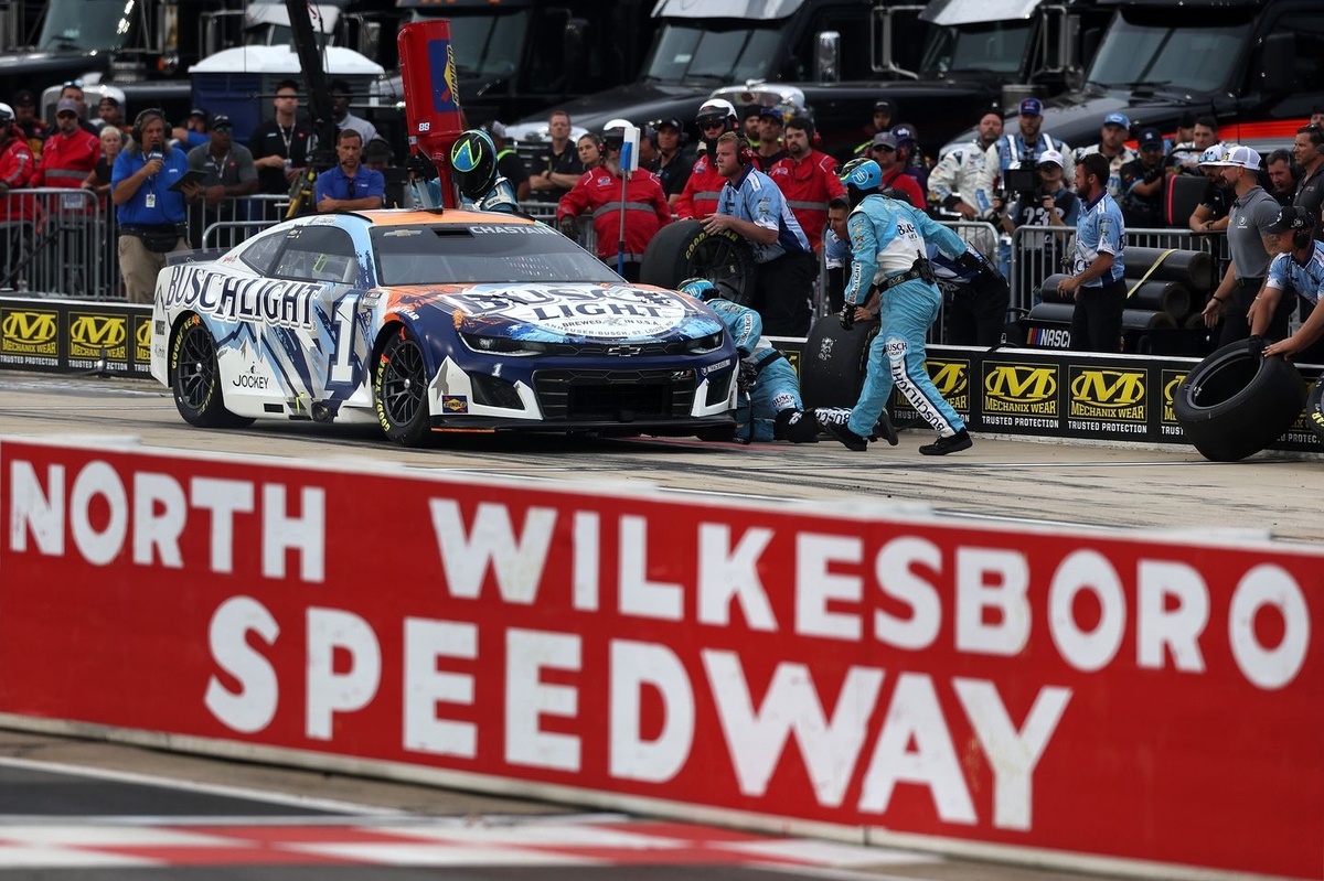 Trackhouse makes rare pit crew change ahead of NASCAR Cup Playoffs