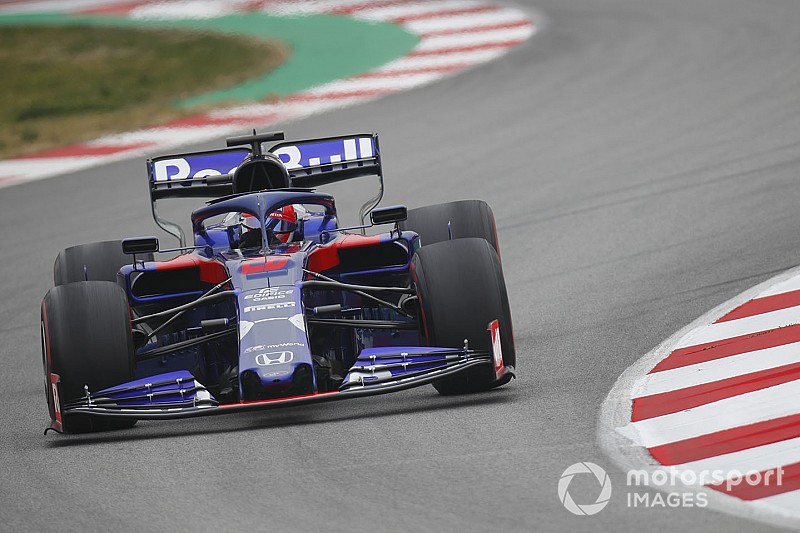 Barcelona Test Day 3: Kvyat's last-gasp effort lowers testing benchmark