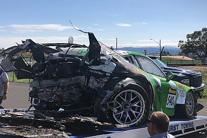 Fotogallery: ecco com'era ridotta la Porsche 911 di Tim Pappas dopo l'incidente a Bathurst