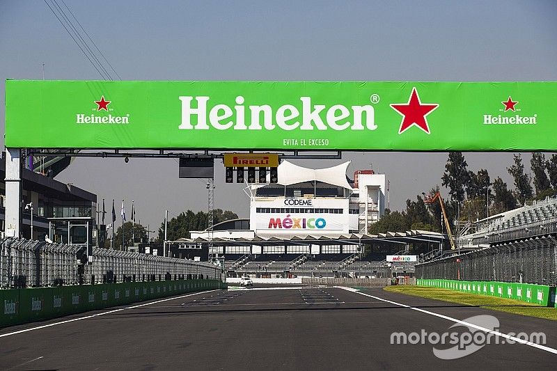 Circuit detail of the Autodromo Hermanos Rodriguez, including the start lights on the pit straight