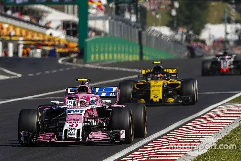 Esteban Ocon, Force India VJM11, leads Carlos Sainz Jr., Renault Sport F1 Team R.S. 18, and Romain Grosjean, Haas F1 Team VF-18