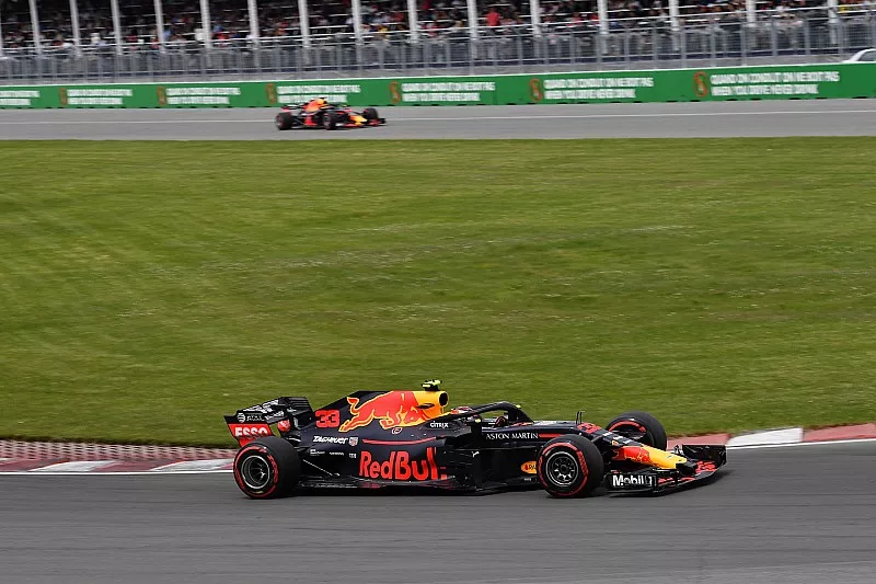 Max Verstappen, Red Bull Racing RB14 and Daniel Ricciardo, Red Bull Racing RB14 exiting pit lane