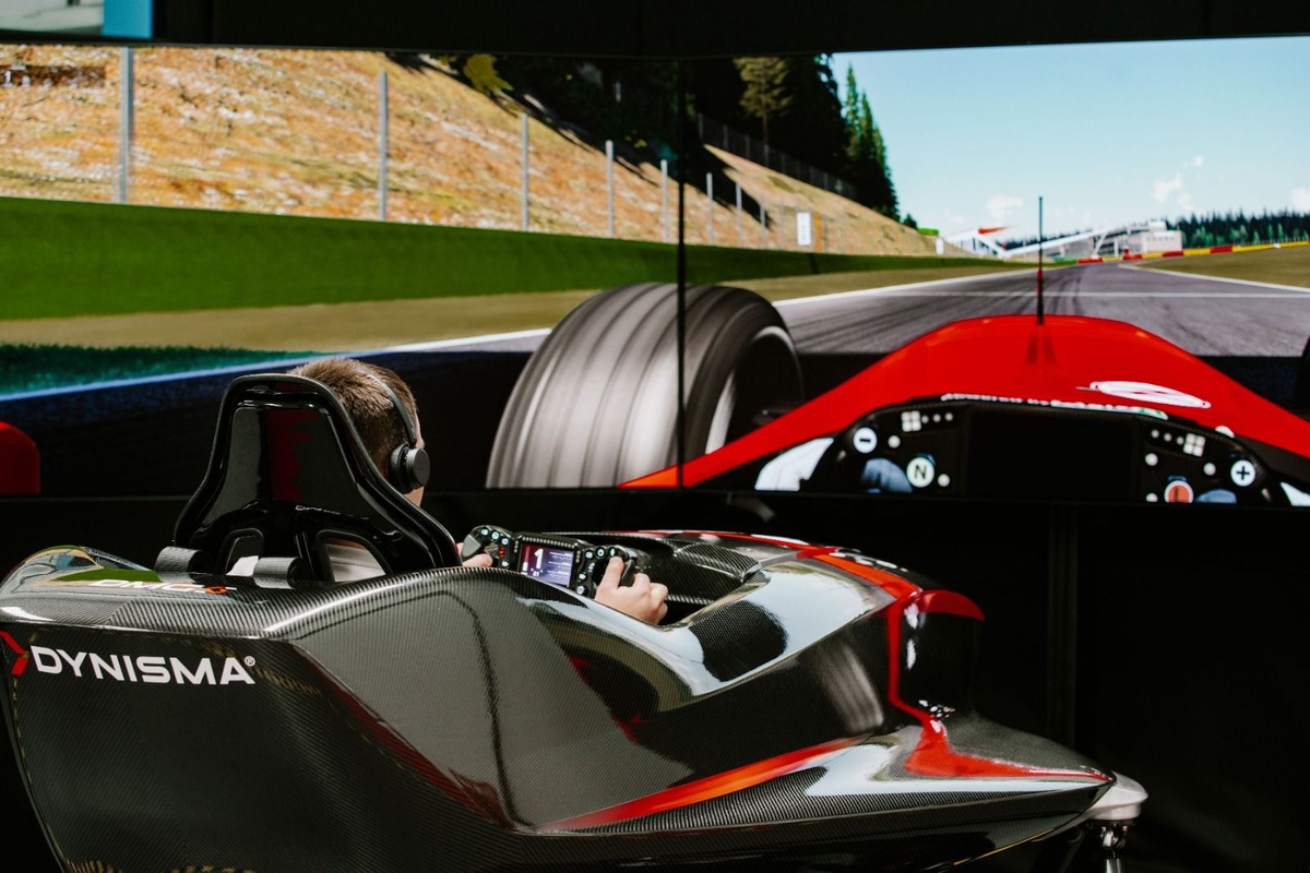 El nuevo simulador de la empresa que trabaja con Alpine, Cadillac y Ferrari en la F1