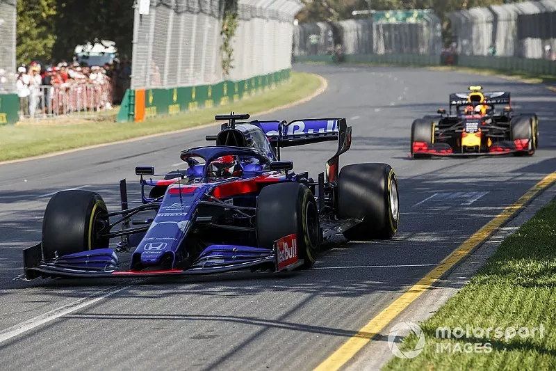 Daniil Kvyat, Toro Rosso STR14, devant Pierre Gasly, Red Bull Racing RB15