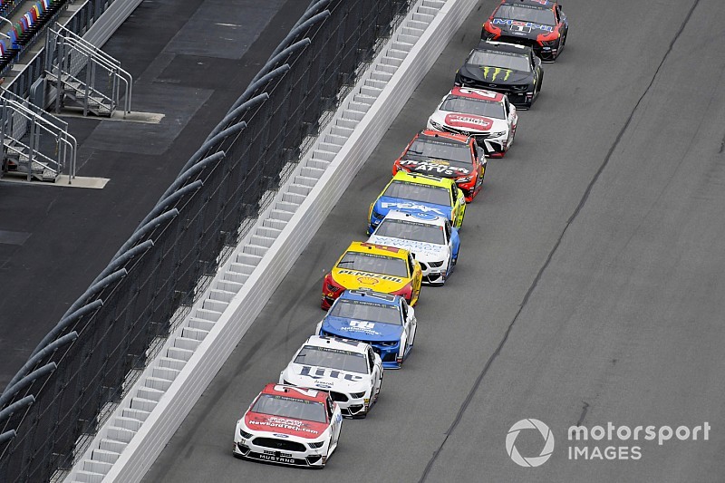 Single-file racing raises concerns for Daytona 500 spectacle