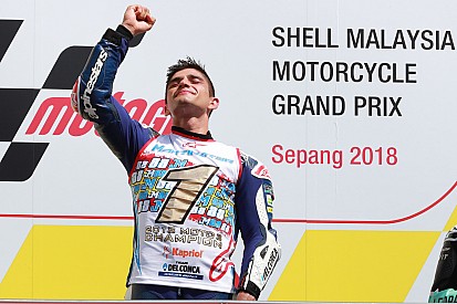 Lantaran kurang dana, Martin hampir gantung helm