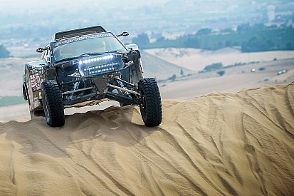 Tim en Tom Coronel aan de finish na "onze beste Dakar ooit"