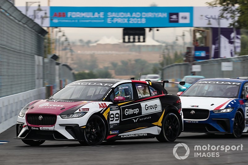 Evans gana la carrera inaugural del Jaguar eTrophy
