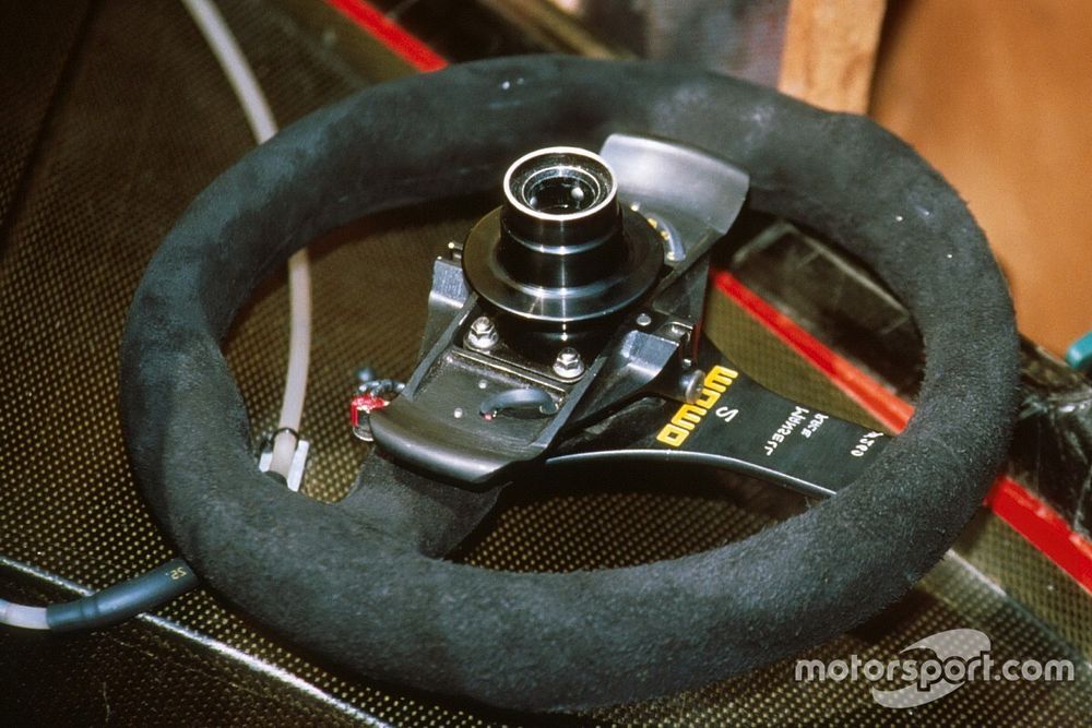 フェラーリ ステアリング Amazon.co.jp: Thrustmaster Ferrari フェラーリ GTE Wheel