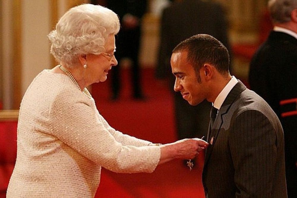 rainha-elizabeth-lewis-hamilton