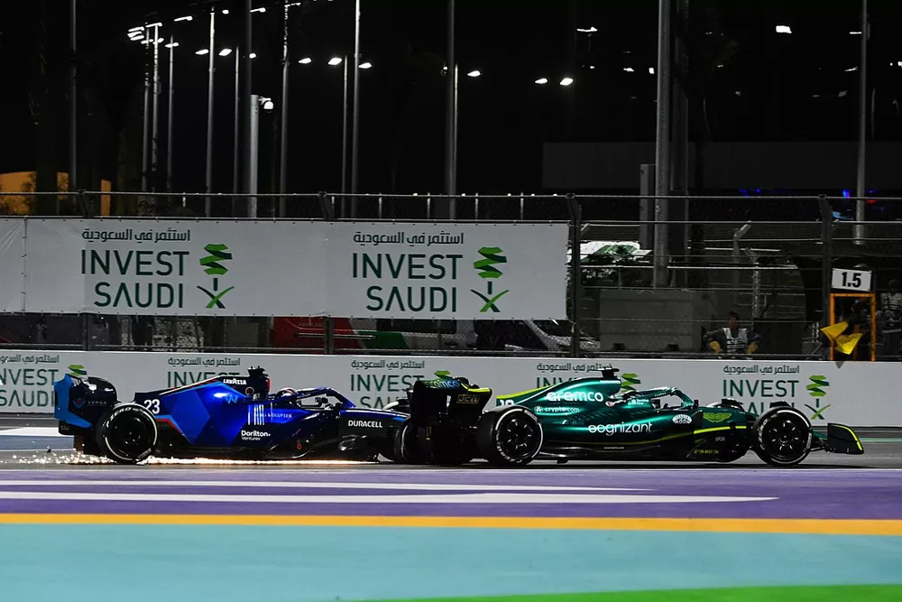 Alex Albon, Williams FW44, Lance Stroll, Aston Martin AMR22, collide