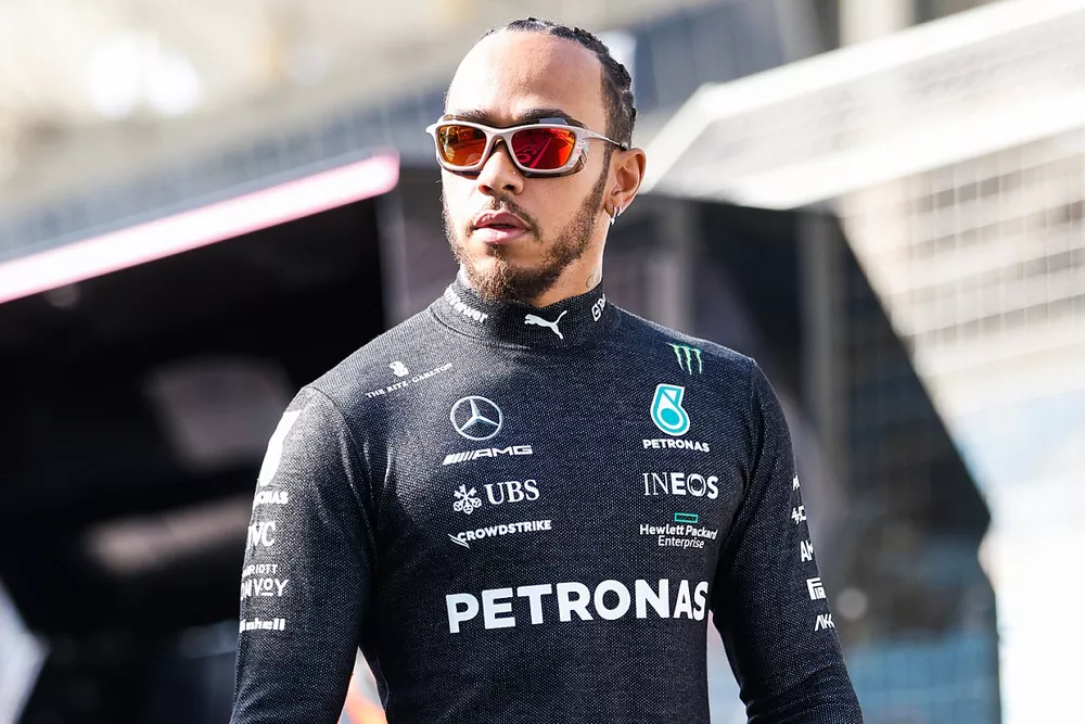 Lewis Hamilton, Mercedes-AMG, con su casco
