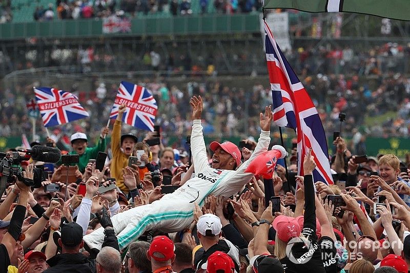 Lewis Hamilton, Mercedes AMG F1 celebra su victoria sobre los fans