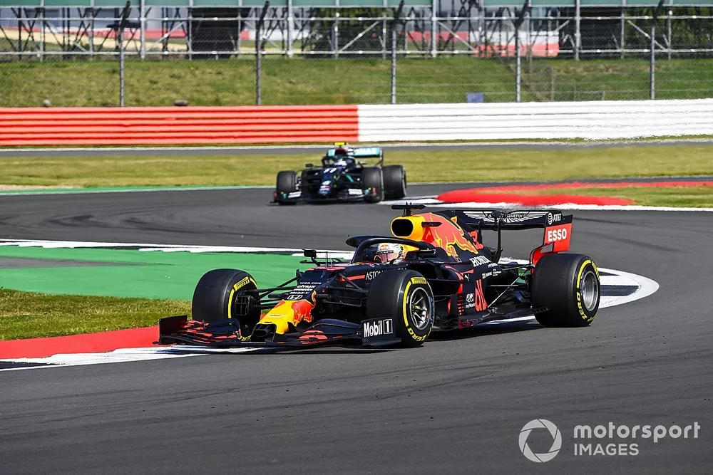 Max Verstappen, Red Bull Racing RB16, Valtteri Bottas, Mercedes F1 W11