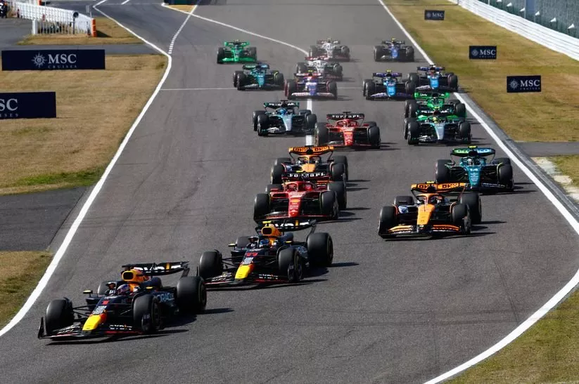 Max Verstappen, Red Bull Racing RB20, Sergio Perez, Red Bull Racing RB20, Lando Norris, McLaren MCL38, Carlos Sainz, Ferrari SF-24, Fernando Alonso, Aston Martin AMR24, Oscar Piastri, McLaren MCL38, the rest of the field for the restart