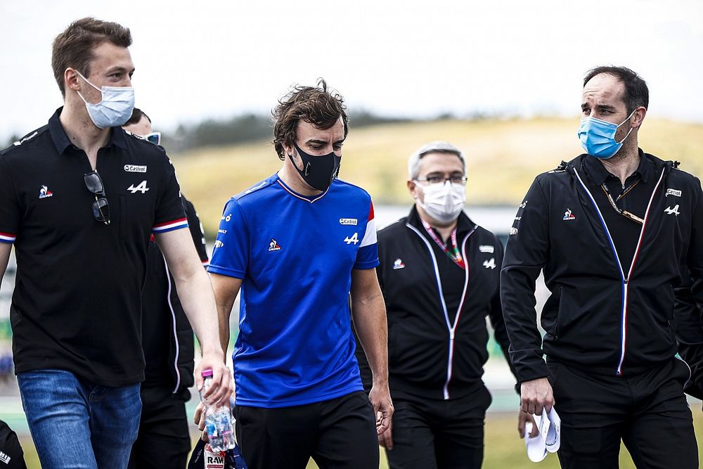 Daniil Kvyat, reserva de Alpine F1  y Fernando Alonso, Alpine F1