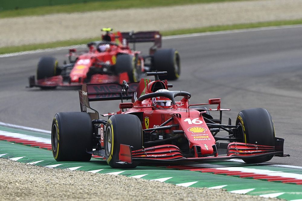 Charles Leclerc, Ferrari SF21, Carlos Sainz Jr., Ferrari SF21