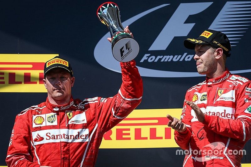 Podio: ganador de la carrera Sebastian Vettel, Ferrari, segundo lugar Kimi Raikkonen, Ferrari