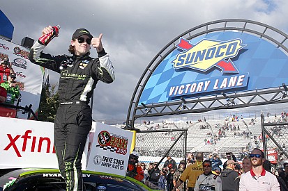 Blaney domina e vence fácil em Dover