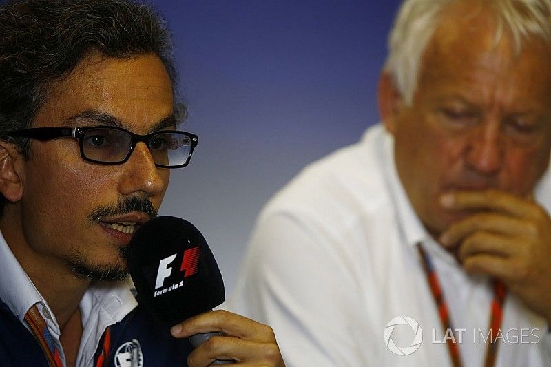Laurent Mekies, Director de carrera adjunta de F1, FIA, Charlie Whiting, Director de la carrera del 