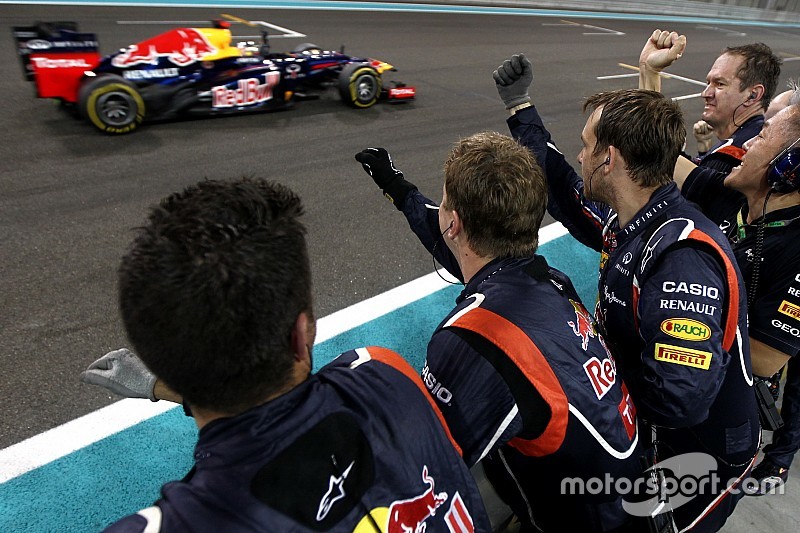 Cuando ganó el tricampeonato, Vettel revirtió desventaja mayor que la actual
