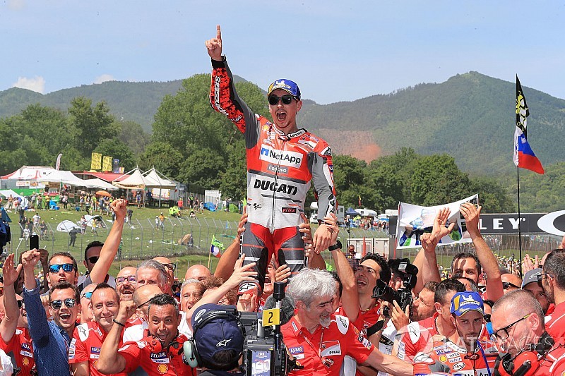 Mugello MotoGP: Lorenzo gets first Ducati win, Marquez crashes