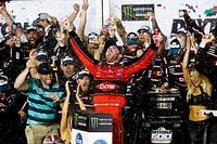 Austin Dillon obtiene emocionante triunfo en ca&oacute;tico final